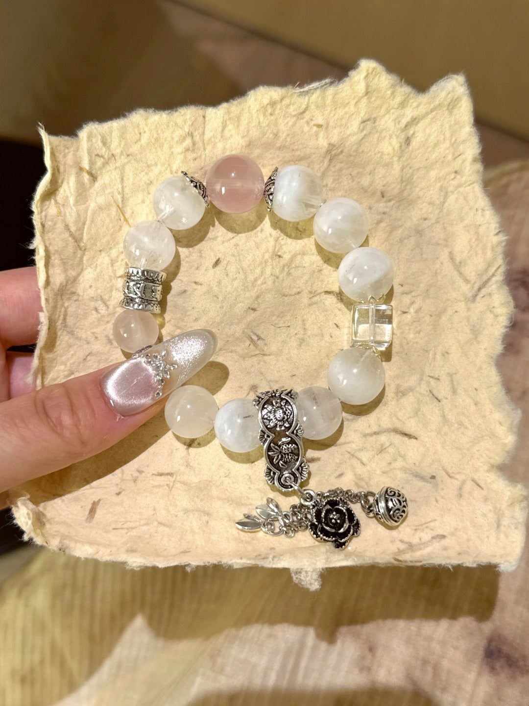 ▫️▪️ White pink crystal white water sugar cube bracelet
